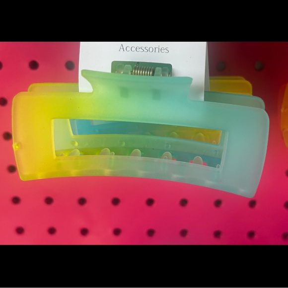 NWT Ombré Hair Clips - 3 for $15 - Picture 4 of 7